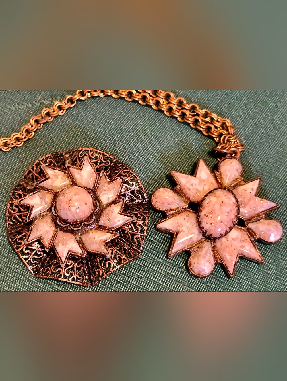 Vintage 1960s Copper & Glitter Confetti Lucite Starburst Necklace & Brooch - Picture 2 of 10